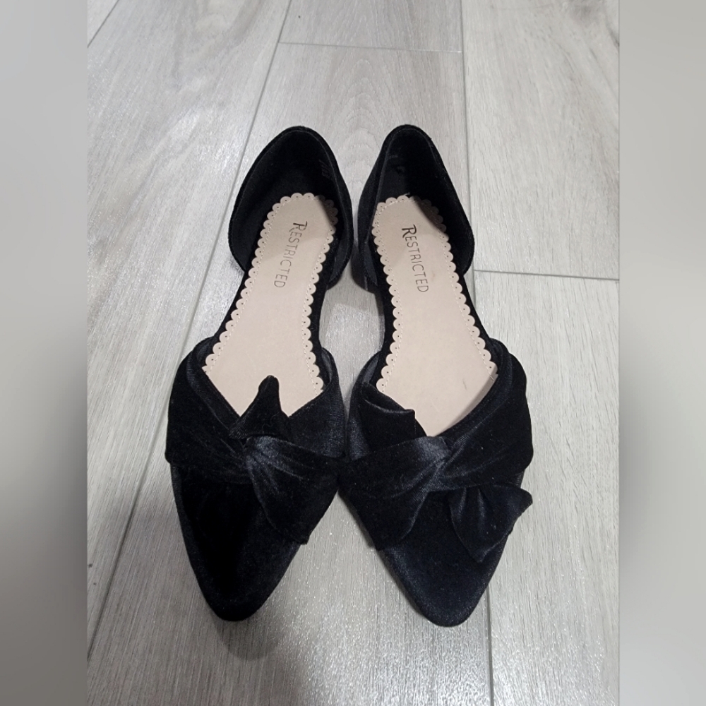 RESTRICTED BLACK FLATS SIZE 7.5
